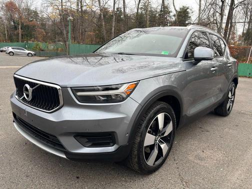 2019 Volvo XC40 T5 Momentum