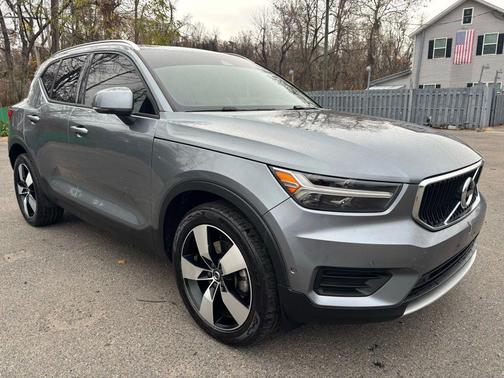2019 Volvo XC40 T5 Momentum
