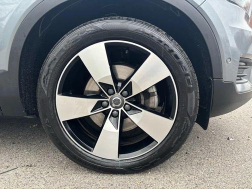 2019 Volvo XC40 T5 Momentum
