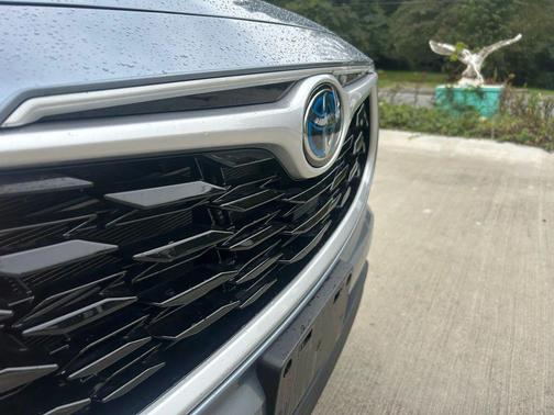 2022 Toyota Highlander Hybrid LE
