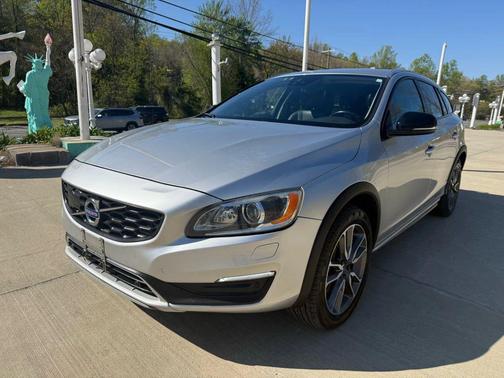 2018 Volvo V60 Cross Country T5 Platinum