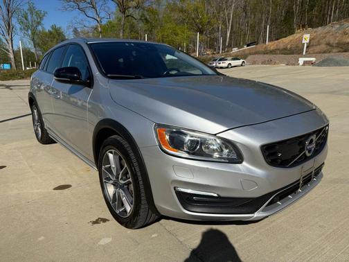 2018 Volvo V60 Cross Country T5 Platinum