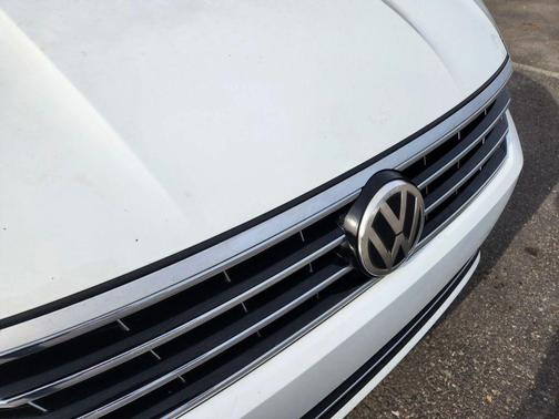 2018 Volkswagen Passat 2.0T SE