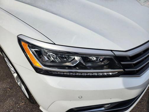 2018 Volkswagen Passat 2.0T SE