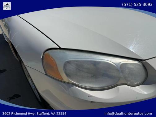 White 2004 Chrysler Sebring Base