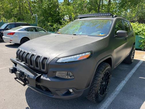 2016 Jeep Cherokee Sport