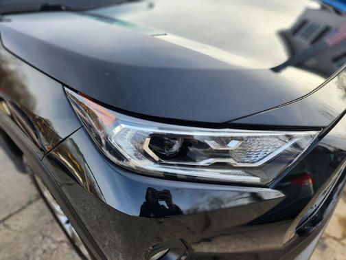2021 Toyota RAV4 Hybrid XLE Premium