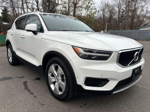 2019 Volvo XC40 T5 Momentum