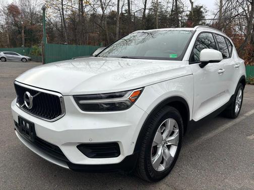 2019 Volvo XC40 T5 Momentum
