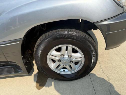2002 Lexus LX 470 Base