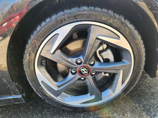 2020 Hyundai Veloster Base