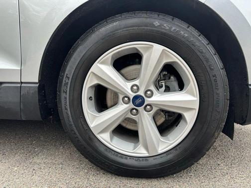 2020 Ford Edge SE