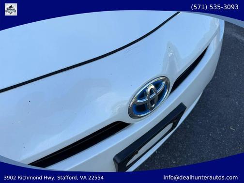 White 2010 Toyota Prius III