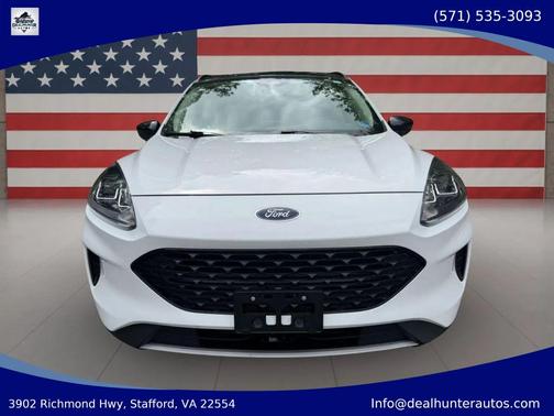 Oxford White 2020 Ford Escape SE