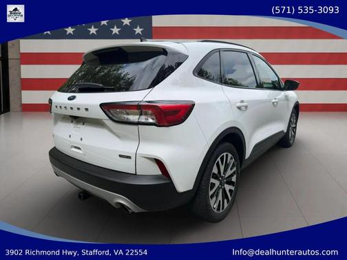 Oxford White 2020 Ford Escape SE