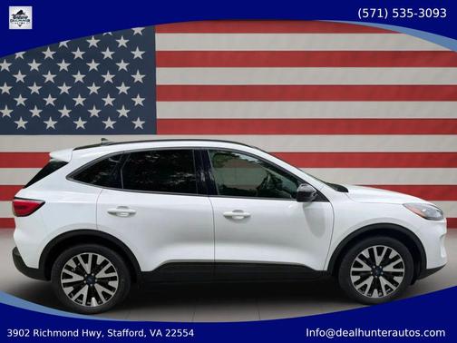 Oxford White 2020 Ford Escape SE