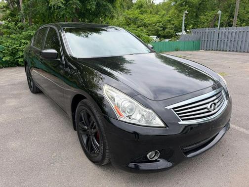 Black 2013 INFINITI G37x Base