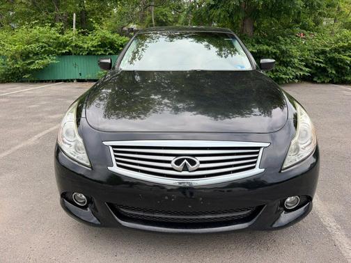 Black 2013 INFINITI G37x Base