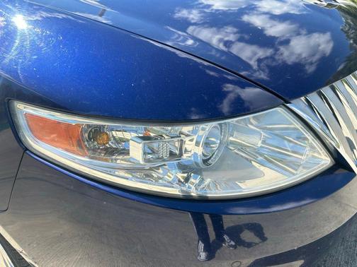 2011 Lincoln MKS Base