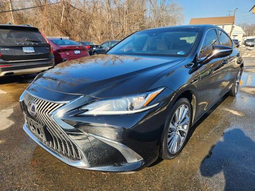 2019 Lexus ES 300h Base