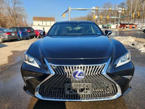 2019 Lexus ES 300h Base