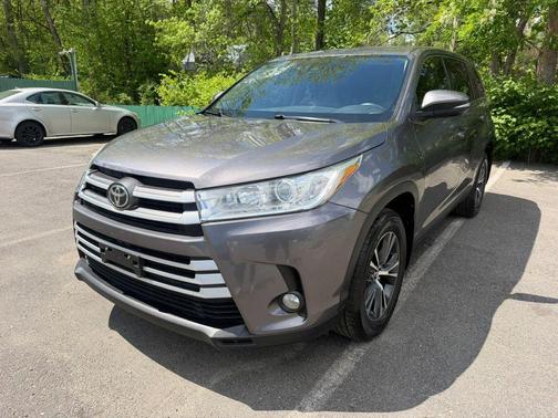 Predawn Gray Mica 2019 Toyota Highlander LE Plus