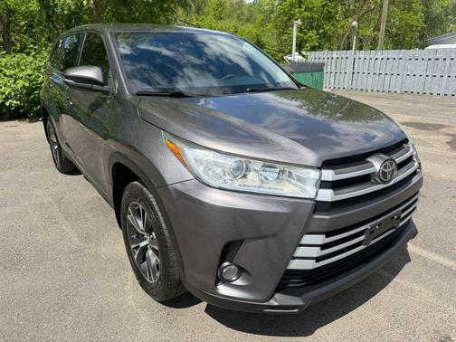 Predawn Gray Mica 2019 Toyota Highlander LE Plus
