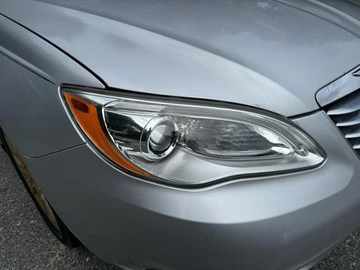 2012 Chrysler 200 LX
