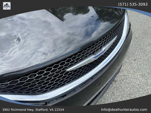 Brilliant Black Crystal Pearlcoat 2019 Chrysler Pacifica Touring L
