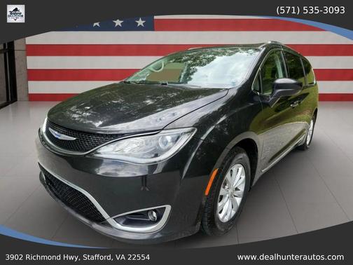 Brilliant Black Crystal Pearlcoat 2019 Chrysler Pacifica Touring L