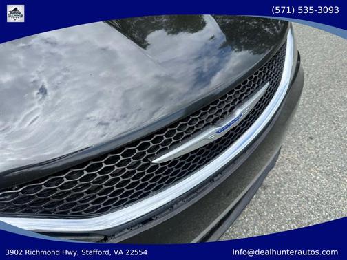 Brilliant Black Crystal Pearlcoat 2019 Chrysler Pacifica Touring L