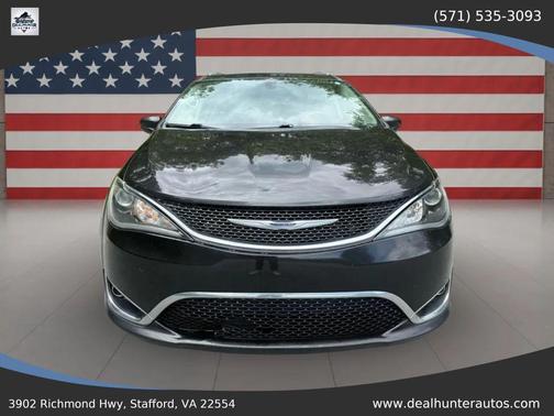 Brilliant Black Crystal Pearlcoat 2019 Chrysler Pacifica Touring L