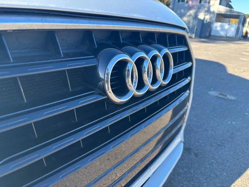 2018 Audi Q3 Premium Sport Utility 4D