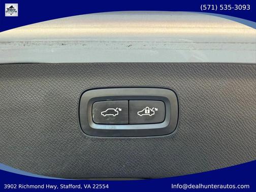 Bright Silver Metallic 2016 Volvo XC90 T6 Momentum