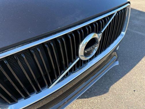 2017 Volvo XC90 T6 Momentum