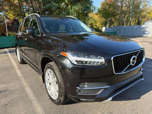 2017 Volvo XC90 T6 Momentum