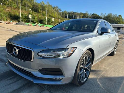 2018 Volvo S90 T5 Momentum