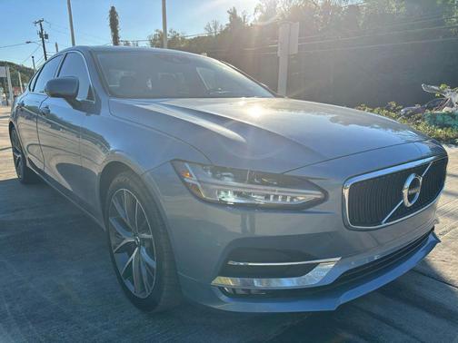 2018 Volvo S90 T5 Momentum