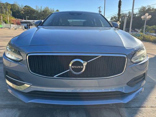 2018 Volvo S90 T5 Momentum