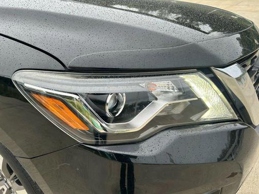 2017 Nissan Pathfinder SL