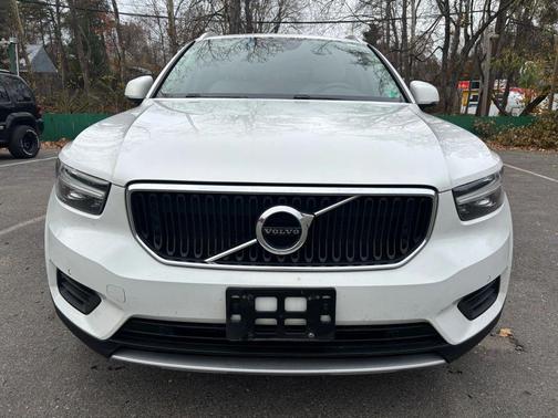 2019 Volvo XC40 T5 Momentum