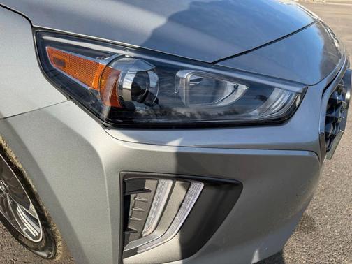 2021 Hyundai IONIQ Plug-In Hybrid SE