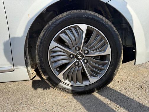 2021 Hyundai IONIQ Plug-In Hybrid SE