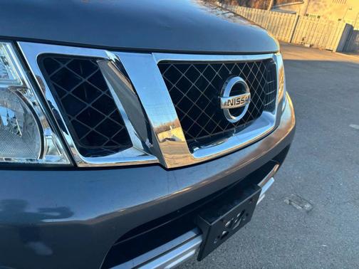 2012 Nissan Pathfinder LE