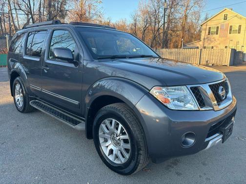 2012 Nissan Pathfinder LE