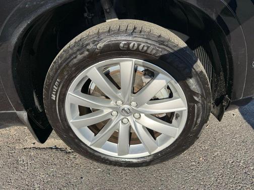 2017 Volvo XC90 T6 Momentum