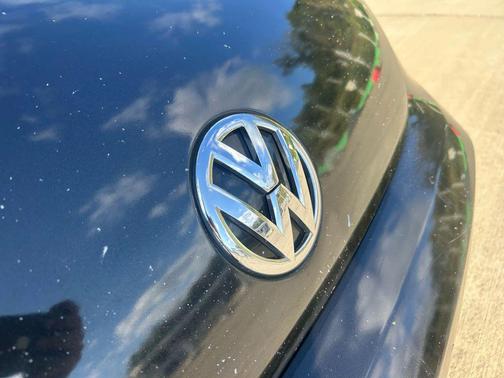 2012 Volkswagen Beetle Base