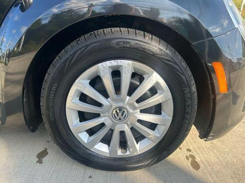 2012 Volkswagen Beetle Base