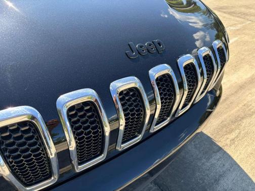 2017 Jeep Cherokee Sport