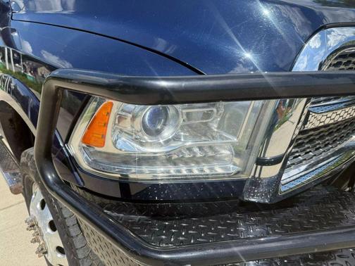 2018 RAM 3500 Laramie Crew Cab 4x4 8' Box